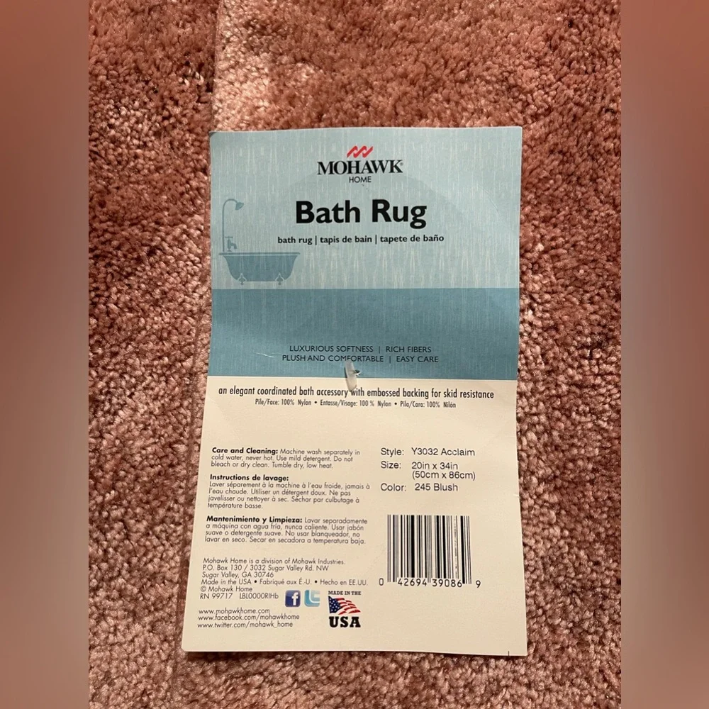 Mohawk Home Bath Rug Luxurious Softness 20”x34” Style: Acclaim Color: Blush NWT